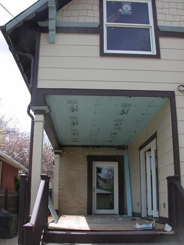 Floor overhang with FPIS ci above a recessed entry porch 